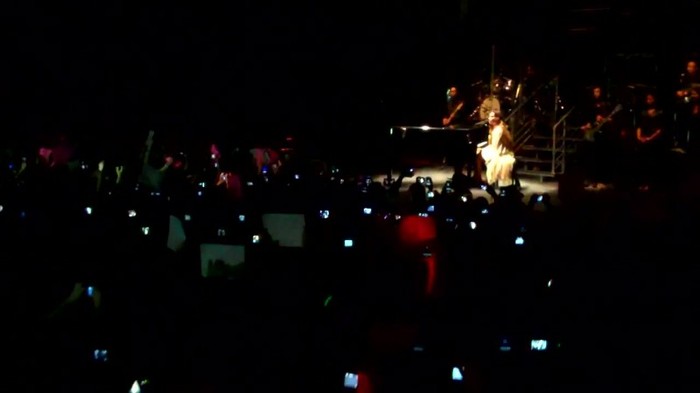 Demi Lovato - Skyscraper (Live in New York - fan video) 680
