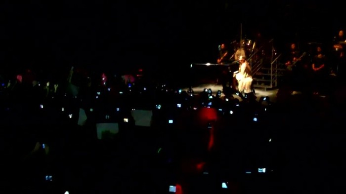 Demi Lovato - Skyscraper (Live in New York - fan video) 685