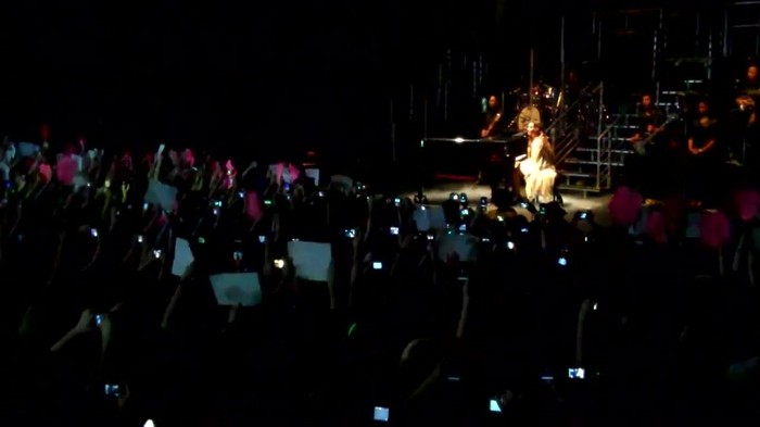Demi Lovato - Skyscraper (Live in New York - fan video) 687