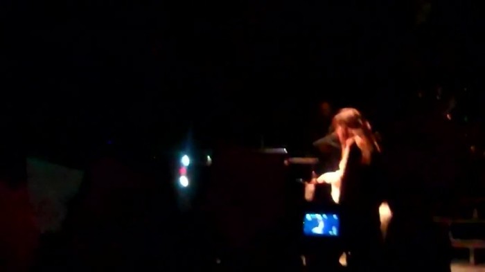 Demi Lovato - Skyscraper (Live in New York - fan video) 1668