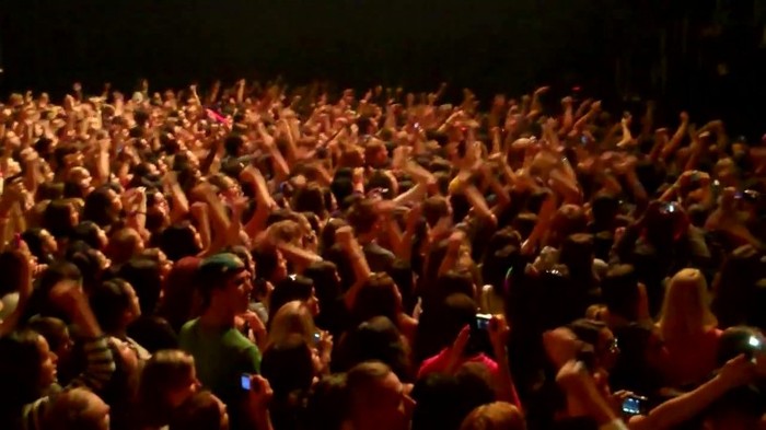 Demi Lovato - Skyscraper (Live in New York - fan video) 257