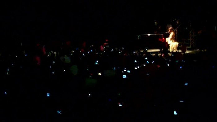 Demi Lovato - Skyscraper (Live in New York - fan video) 1172