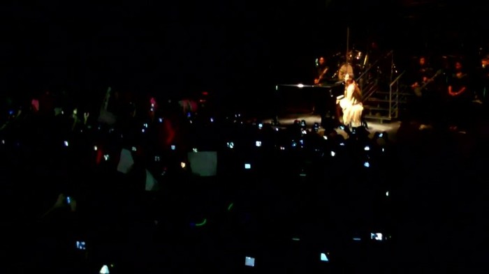 Demi Lovato - Skyscraper (Live in New York - fan video) 691
