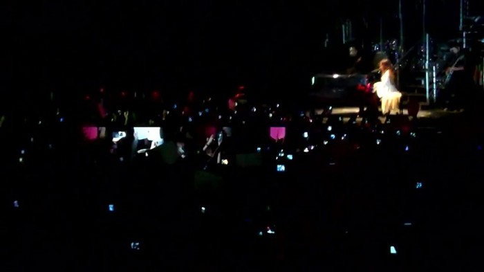 Demi Lovato - Skyscraper (Live in New York - fan video) 1173 - Demilush - Skyscraper Live in New York - Fan video Part oo3