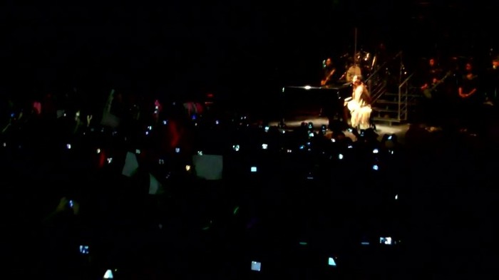 Demi Lovato - Skyscraper (Live in New York - fan video) 692