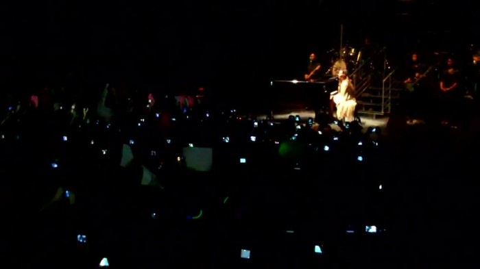 Demi Lovato - Skyscraper (Live in New York - fan video) 694
