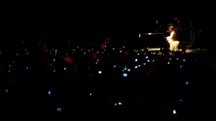 Demi Lovato - Skyscraper (Live in New York - fan video) 1176