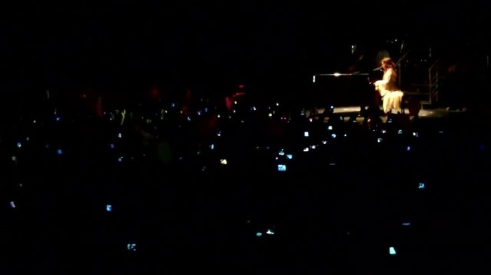 Demi Lovato - Skyscraper (Live in New York - fan video) 1178