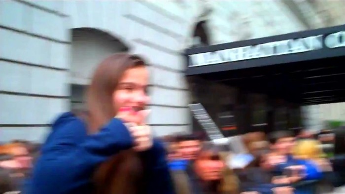 Demi Lovato - Skyscraper (Live in New York - fan video) 265
