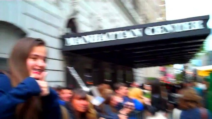 Demi Lovato - Skyscraper (Live in New York - fan video) 266