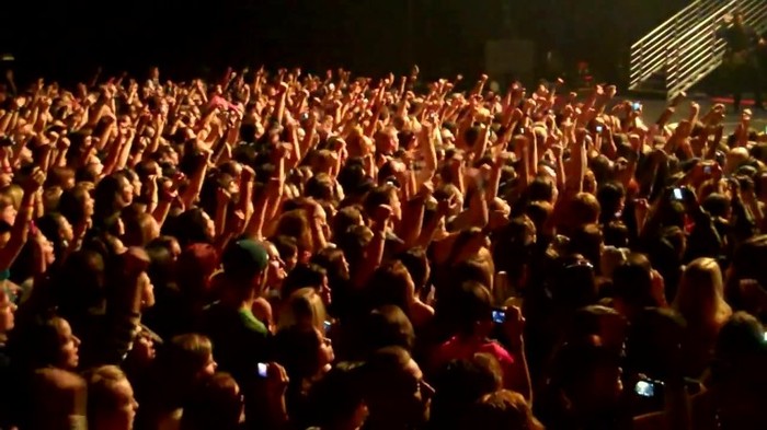 Demi Lovato - Skyscraper (Live in New York - fan video) 270