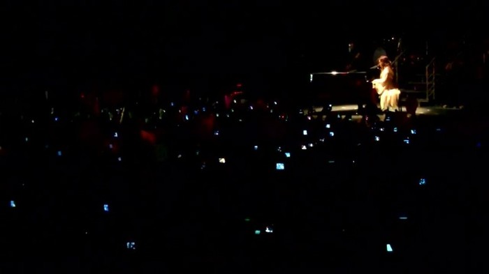 Demi Lovato - Skyscraper (Live in New York - fan video) 1183