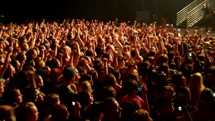 Demi Lovato - Skyscraper (Live in New York - fan video) 271