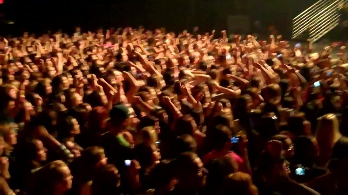 Demi Lovato - Skyscraper (Live in New York - fan video) 272