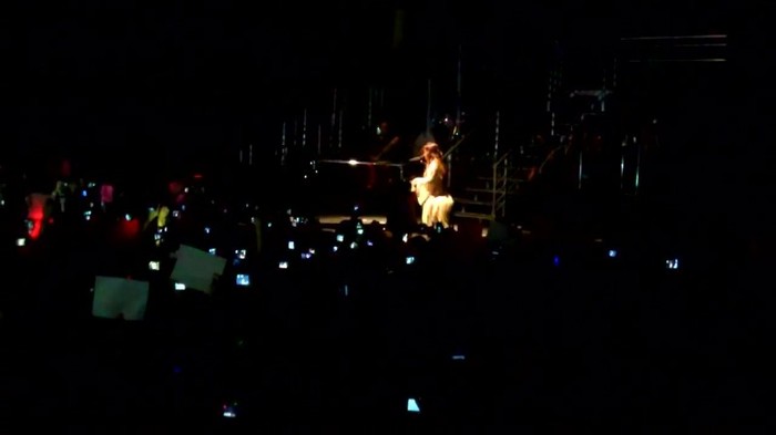 Demi Lovato - Skyscraper (Live in New York - fan video) 1688