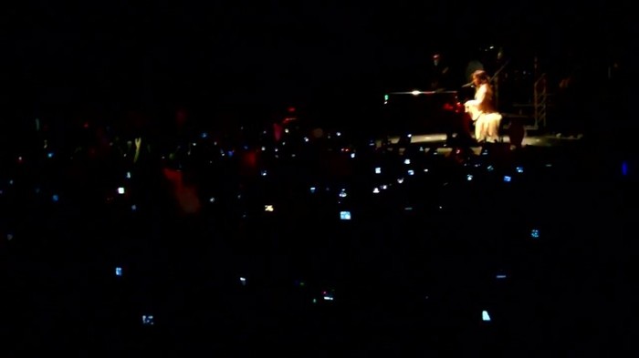 Demi Lovato - Skyscraper (Live in New York - fan video) 1192