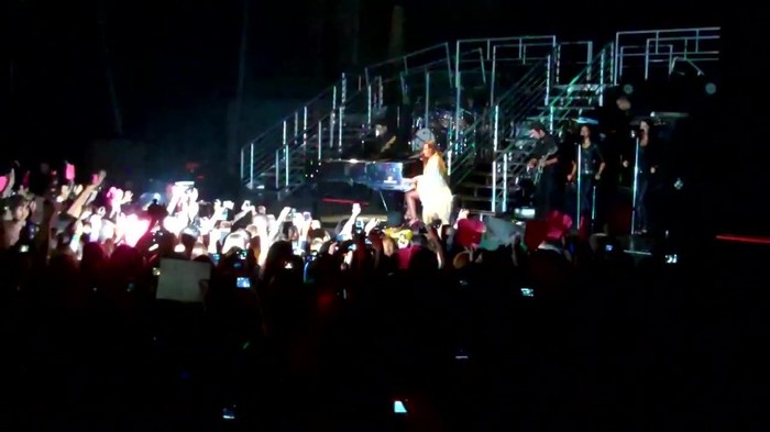 Demi Lovato - Skyscraper (Live in New York - fan video) 1701 - Demilush - Skyscraper Live in New York - Fan video Part oo4