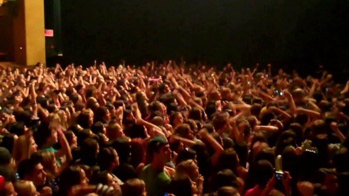 Demi Lovato - Skyscraper (Live in New York - fan video) 287