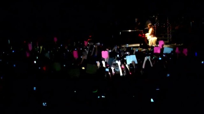 Demi Lovato - Skyscraper (Live in New York - fan video) 1201 - Demilush - Skyscraper Live in New York - Fan video Part oo3