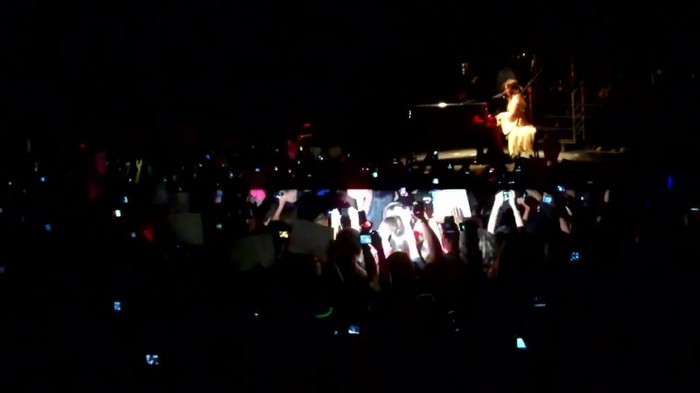 Demi Lovato - Skyscraper (Live in New York - fan video) 1202 - Demilush - Skyscraper Live in New York - Fan video Part oo3