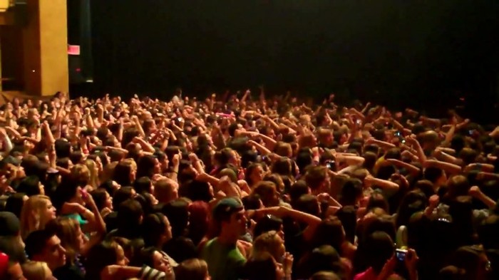 Demi Lovato - Skyscraper (Live in New York - fan video) 289