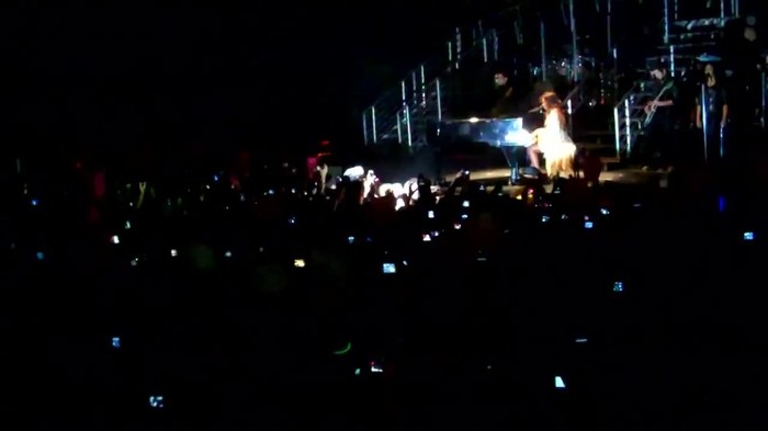 Demi Lovato - Skyscraper (Live in New York - fan video) 1205 - Demilush - Skyscraper Live in New York - Fan video Part oo3