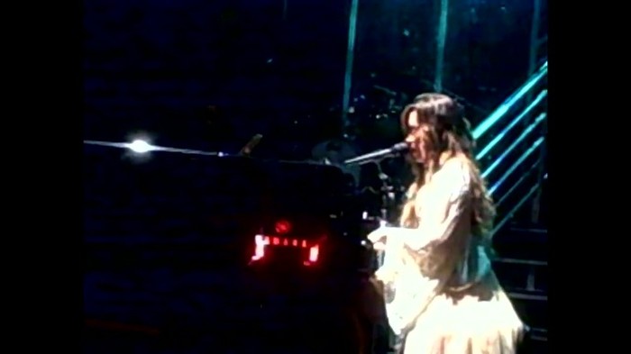 Demi Lovato - Skyscraper (Live in New York - fan video) 1707 - Demilush - Skyscraper Live in New York - Fan video Part oo4