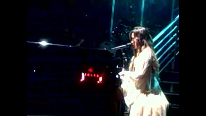 Demi Lovato - Skyscraper (Live in New York - fan video) 1709 - Demilush - Skyscraper Live in New York - Fan video Part oo4
