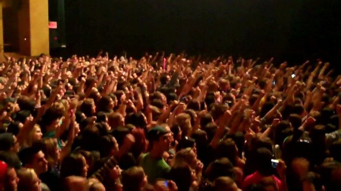 Demi Lovato - Skyscraper (Live in New York - fan video) 294