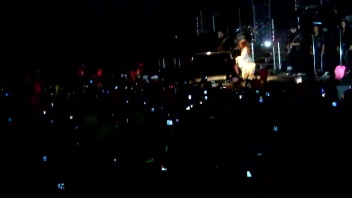 Demi Lovato - Skyscraper (Live in New York - fan video) 1211 - Demilush - Skyscraper Live in New York - Fan video Part oo3