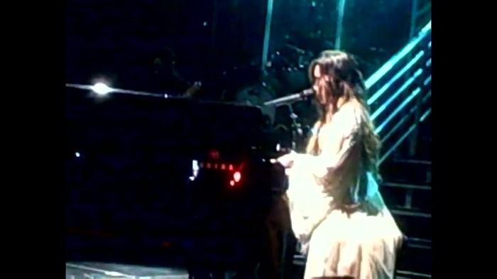 Demi Lovato - Skyscraper (Live in New York - fan video) 1711 - Demilush - Skyscraper Live in New York - Fan video Part oo4