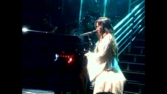 Demi Lovato - Skyscraper (Live in New York - fan video) 1714 - Demilush - Skyscraper Live in New York - Fan video Part oo4