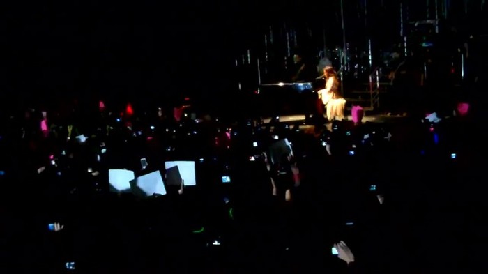 Demi Lovato - Skyscraper (Live in New York - fan video) 1218 - Demilush - Skyscraper Live in New York - Fan video Part oo3