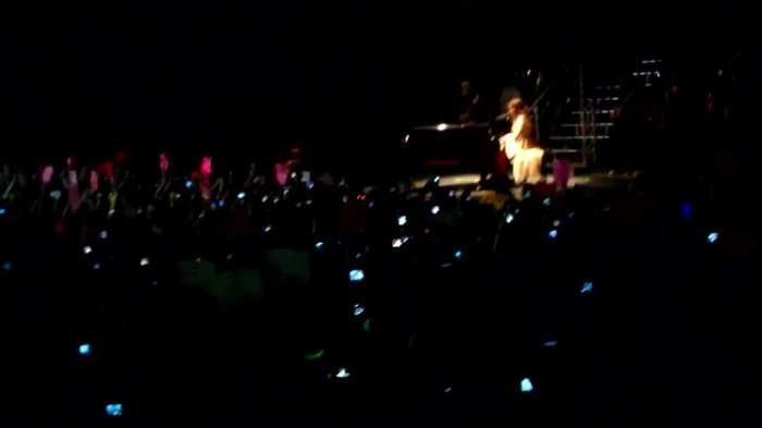 Demi Lovato - Skyscraper (Live in New York - fan video) 1219 - Demilush - Skyscraper Live in New York - Fan video Part oo3