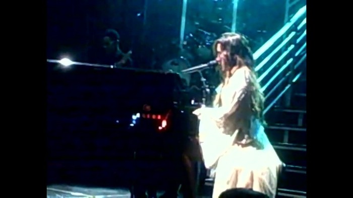 Demi Lovato - Skyscraper (Live in New York - fan video) 1718 - Demilush - Skyscraper Live in New York - Fan video Part oo4