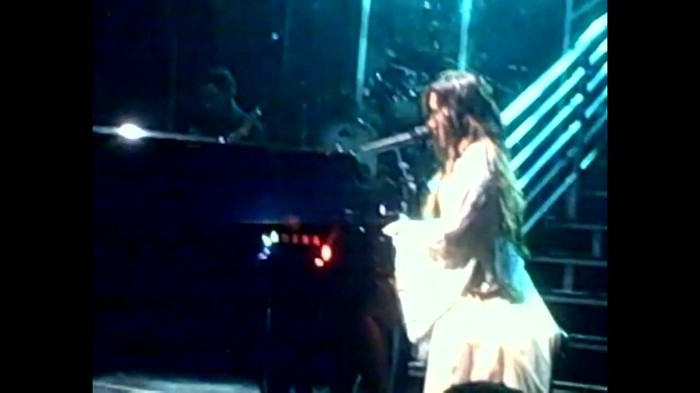 Demi Lovato - Skyscraper (Live in New York - fan video) 1720 - Demilush - Skyscraper Live in New York - Fan video Part oo4
