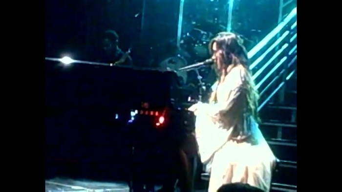 Demi Lovato - Skyscraper (Live in New York - fan video) 1721 - Demilush - Skyscraper Live in New York - Fan video Part oo4