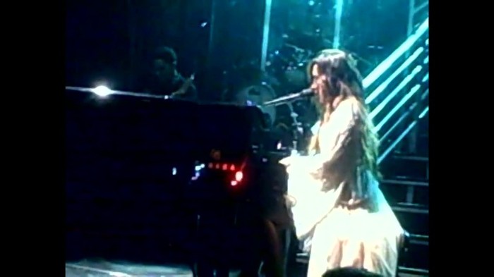 Demi Lovato - Skyscraper (Live in New York - fan video) 1722 - Demilush - Skyscraper Live in New York - Fan video Part oo4