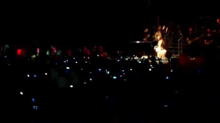 Demi Lovato - Skyscraper (Live in New York - fan video) 316