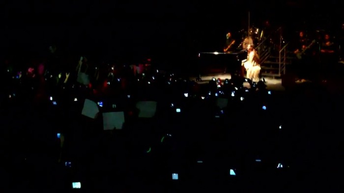 Demi Lovato - Skyscraper (Live in New York - fan video) 751