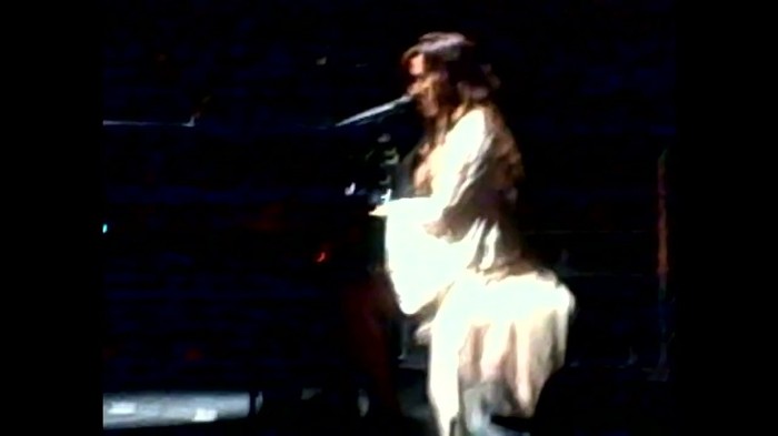 Demi Lovato - Skyscraper (Live in New York - fan video) 1231 - Demilush - Skyscraper Live in New York - Fan video Part oo3