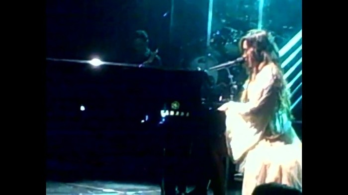 Demi Lovato - Skyscraper (Live in New York - fan video) 1729 - Demilush - Skyscraper Live in New York - Fan video Part oo4