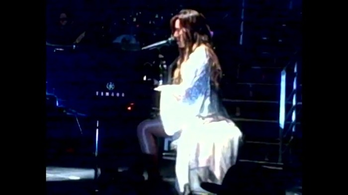 Demi Lovato - Skyscraper (Live in New York - fan video) 1234 - Demilush - Skyscraper Live in New York - Fan video Part oo3