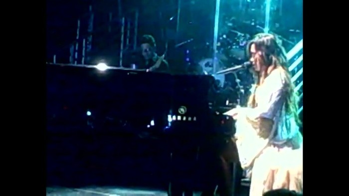 Demi Lovato - Skyscraper (Live in New York - fan video) 1731 - Demilush - Skyscraper Live in New York - Fan video Part oo4