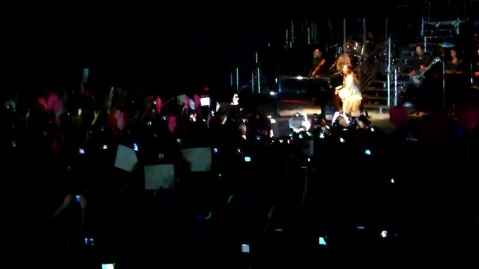 Demi Lovato - Skyscraper (Live in New York - fan video) 765 - Demilush - Skyscraper Live in New York - Fan video Part oo2