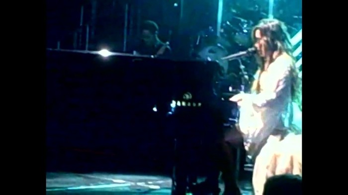 Demi Lovato - Skyscraper (Live in New York - fan video) 1737 - Demilush - Skyscraper Live in New York - Fan video Part oo4