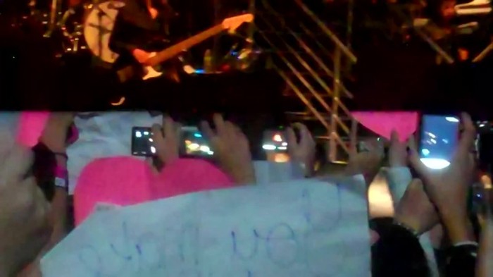 Demi Lovato - Skyscraper (Live in New York - fan video) 343