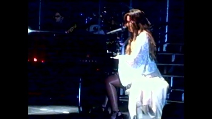 Demi Lovato - Skyscraper (Live in New York - fan video) 1252 - Demilush - Skyscraper Live in New York - Fan video Part oo3