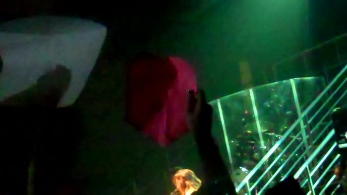 Demi Lovato - Skyscraper (Live in New York - fan video) 1745