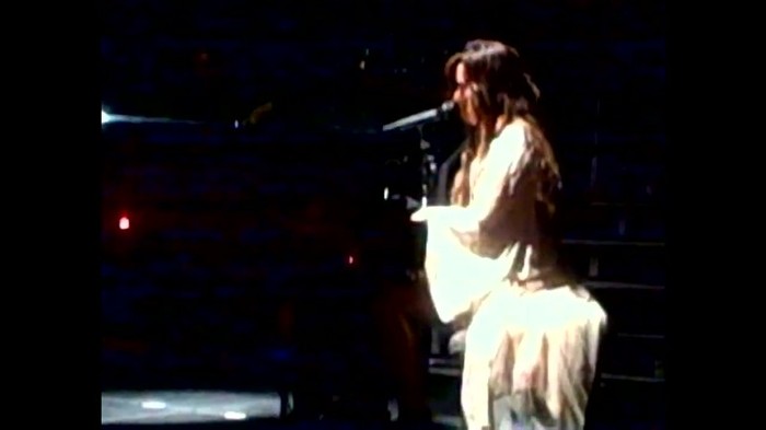 Demi Lovato - Skyscraper (Live in New York - fan video) 1253 - Demilush - Skyscraper Live in New York - Fan video Part oo3